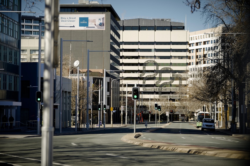 An empty Canberra street with no pedestrians and a green traffic light 