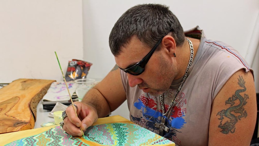 Indigenous artist Troy Freeman says a mobile laundry will really help those sleeping it rough.