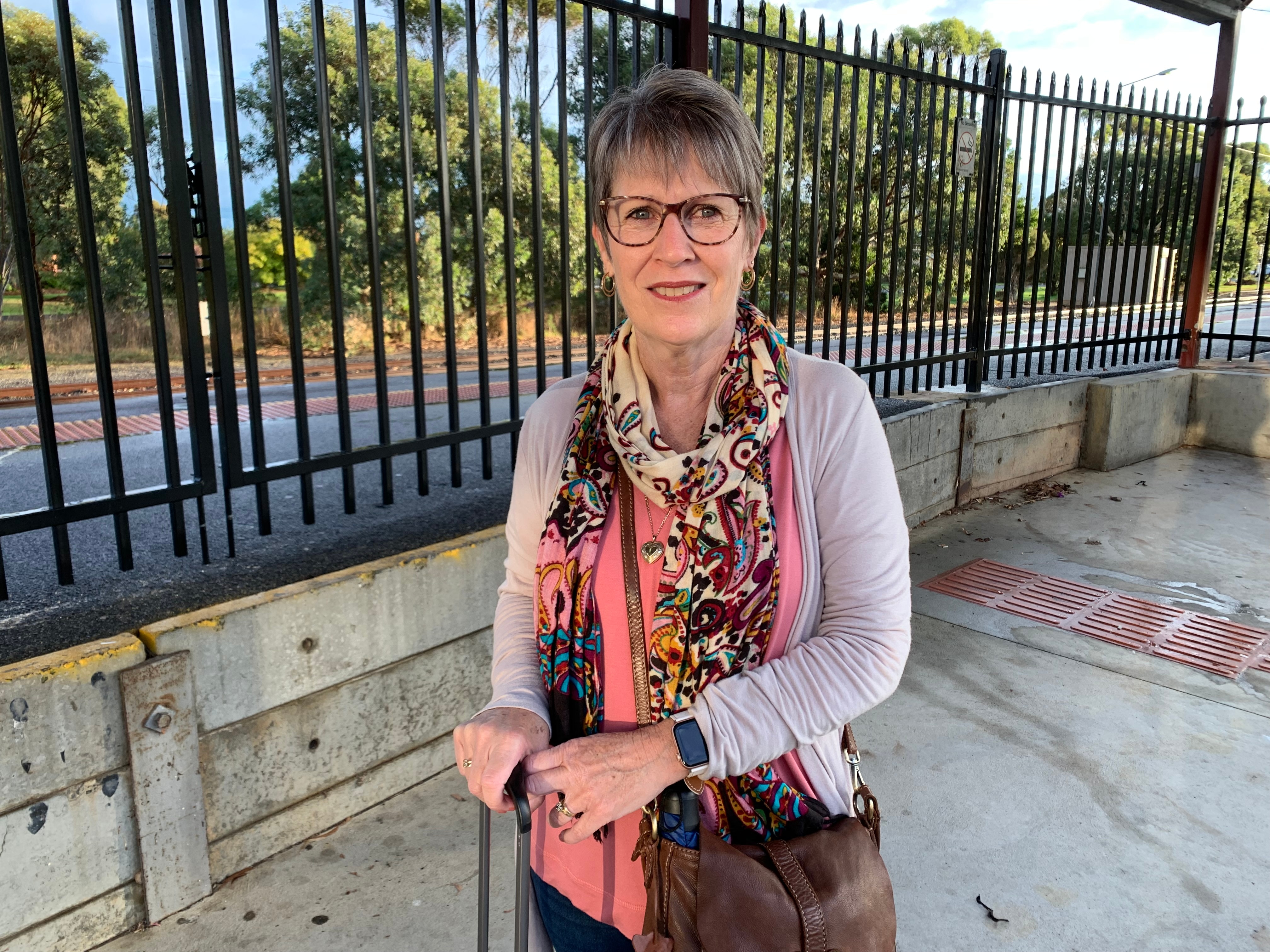 Cheaper public transport fares begin across regional Victoria, but can