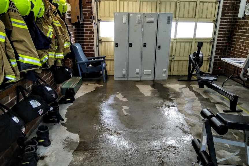 FIRE: WOMEN'S CHANGEROOMS