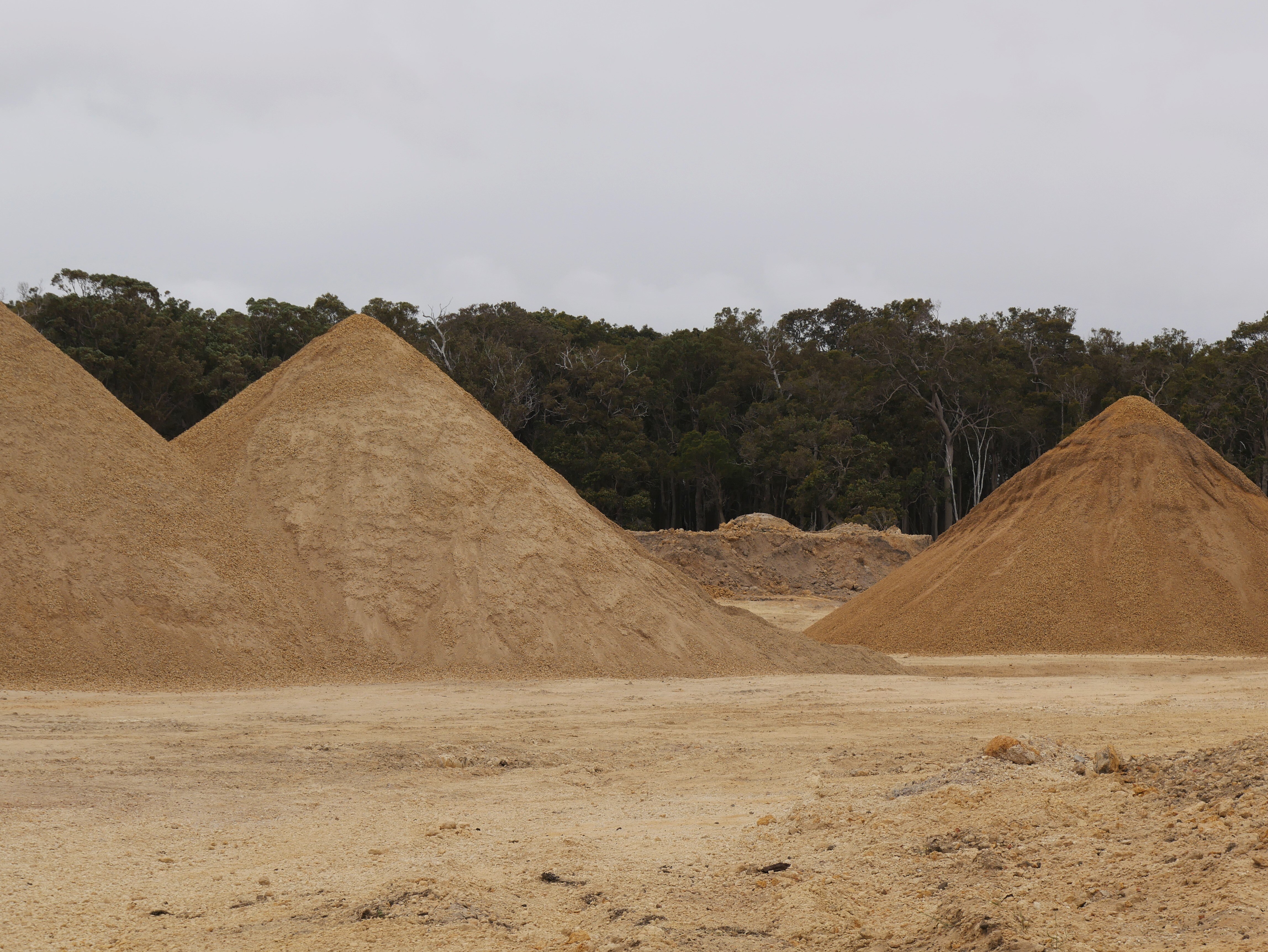 Why the increasing price of sand looms as a growing problem for Western Australia
