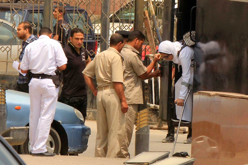 Esraa el Taweel exits prison van