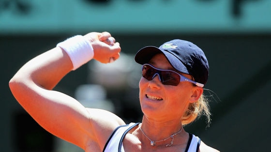 Stosur defeats Dementieva at Roland Garros