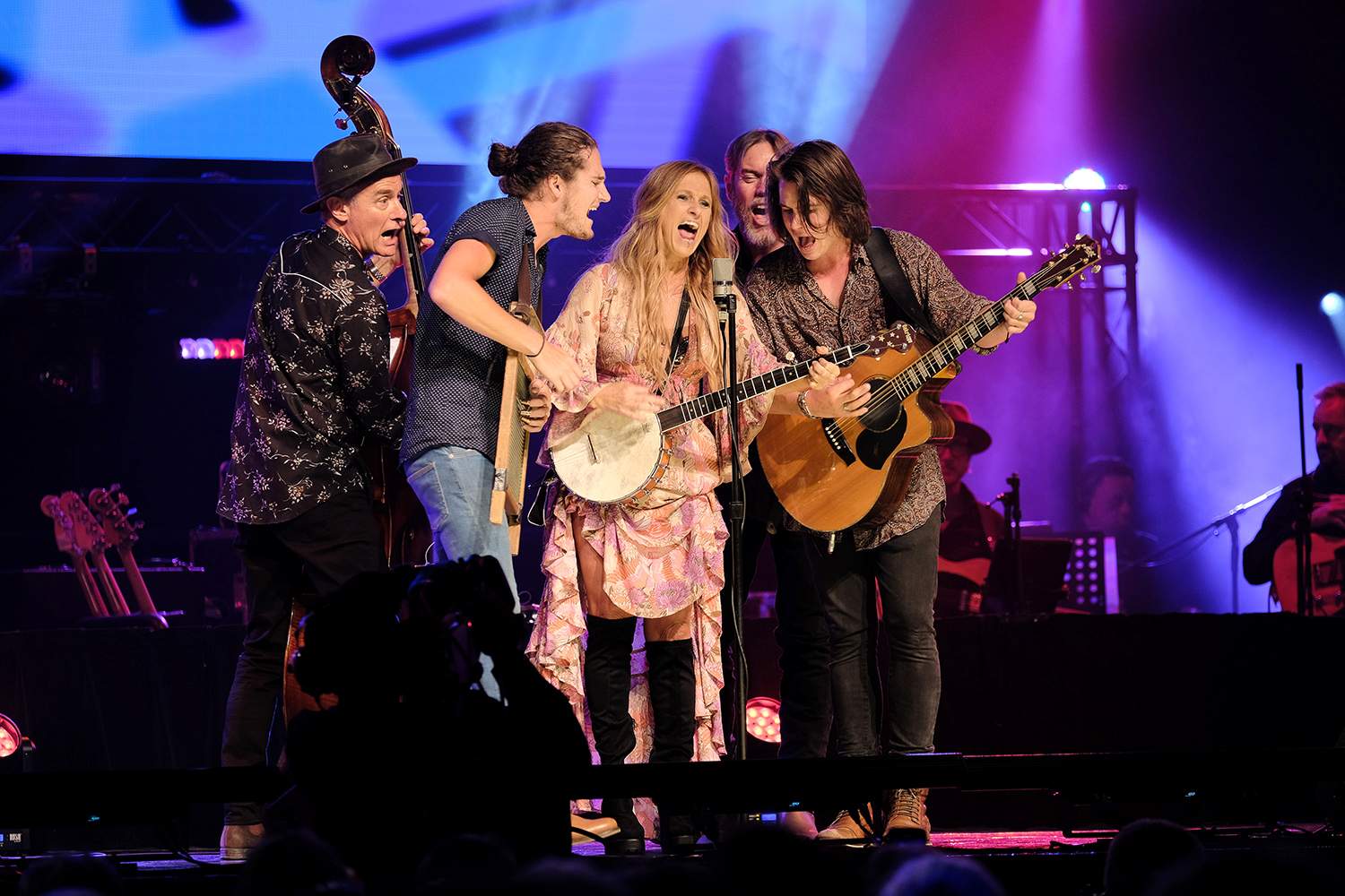 Kasey Chambers and Grizzlee Train: Hey episode artwork