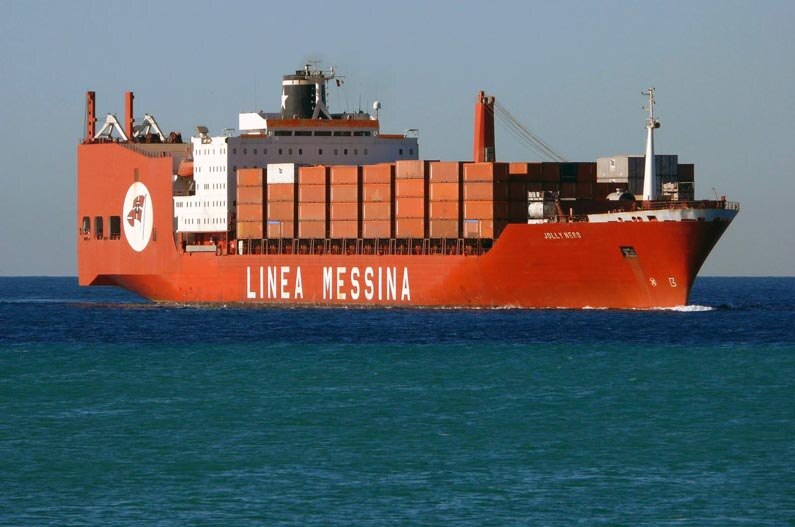 Three dead as container ship hits Genoa port tower - ABC News