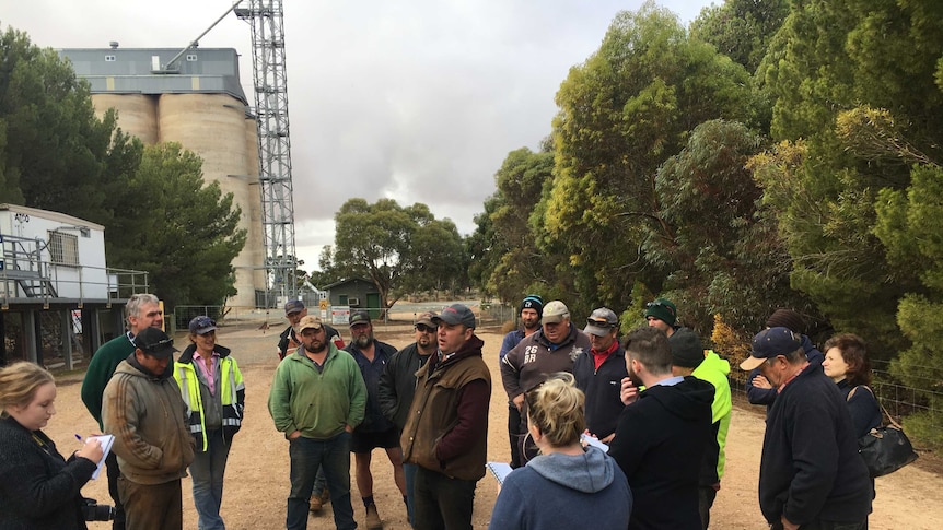 Group shot of farmers from around Robertstown at the Robertstown silo