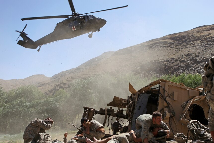 US soldiers cover wounded colleagues as a medic helicopter lands