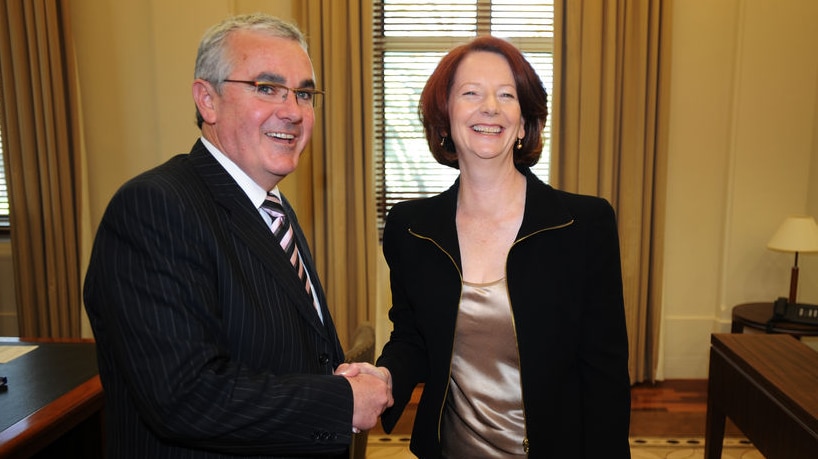 Andrew Wilkie and Julia Gillard in 2010. (Joe Castro: AAP)