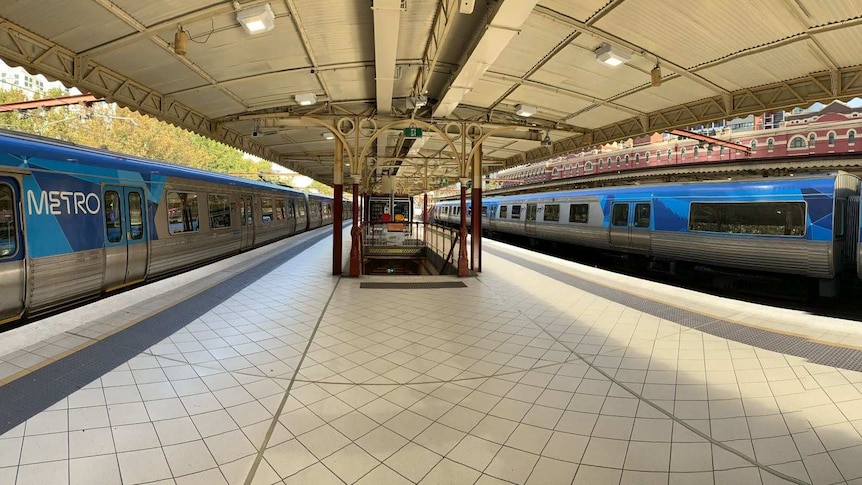 Train services in Melbourne's CBD added to COVID exposure list
