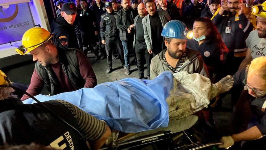 Au moins 41 morts après l’explosion d’une mine de charbon turque, beaucoup d’autres restent piégés