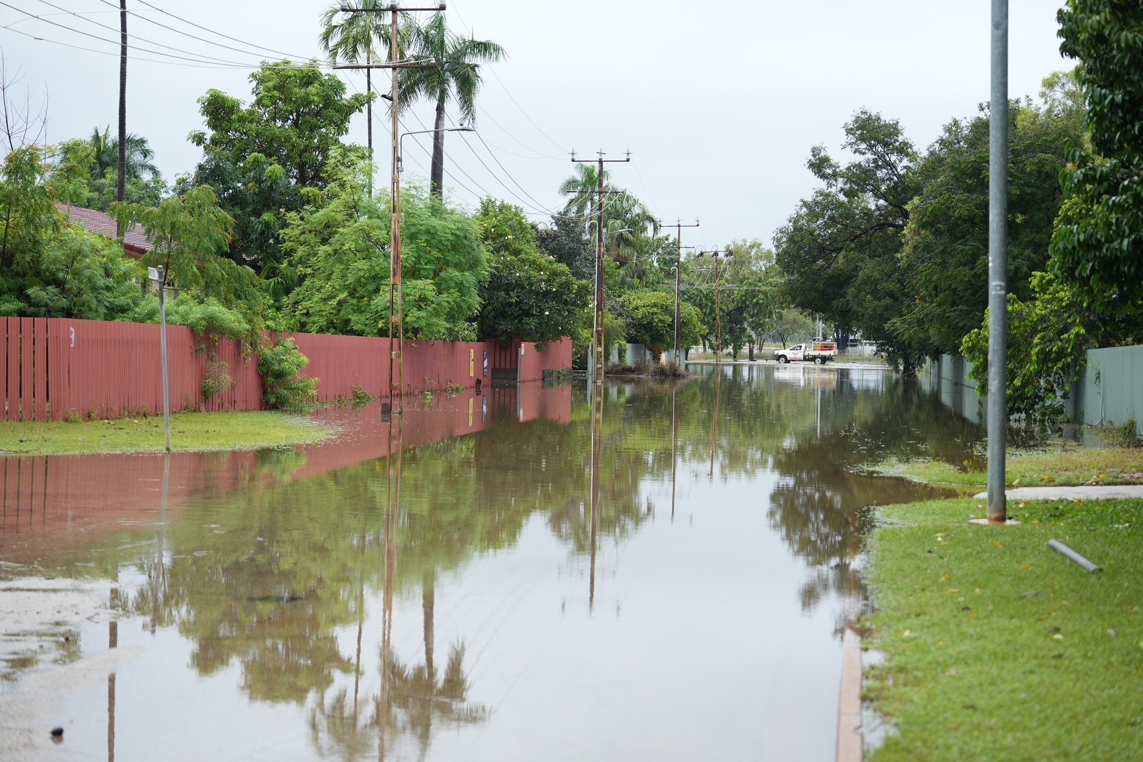 Katherine flood recedes as heavy rainfall continues in the NT
