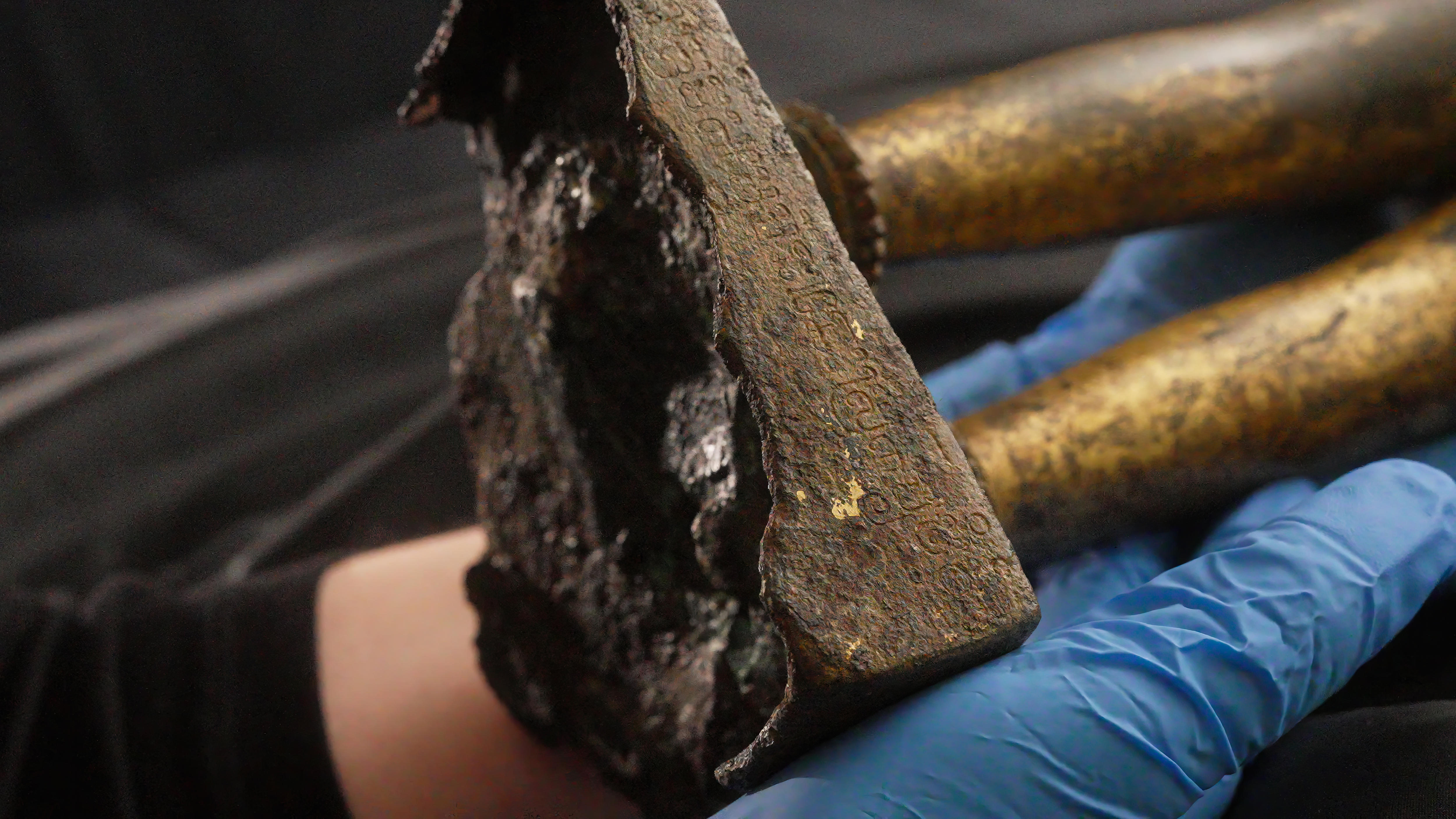 A statue inscription.