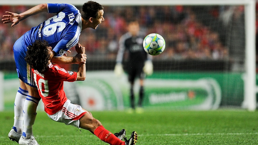 Chelsea defender John Terry makes life difficult for Benfica midfielder Pablo Aimar.