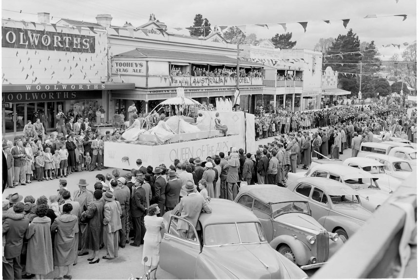 The Queen of the Alps float during the 1958 Festival of the Snows in Cooma, NSW.