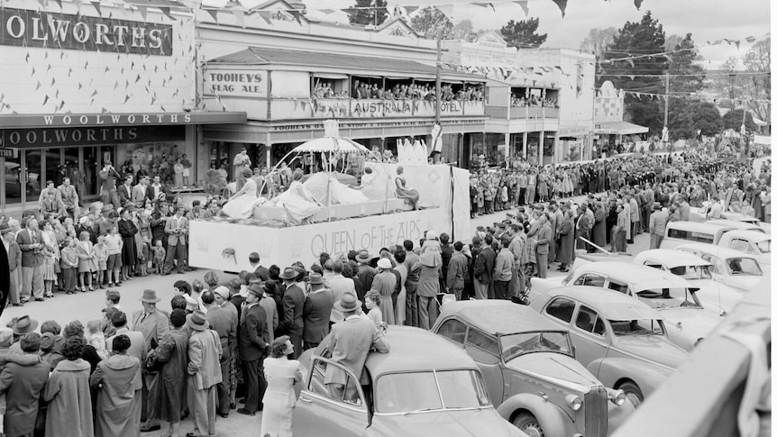 The Queen of the Alps float during the 1958 Festival of the Snows in Cooma, NSW.