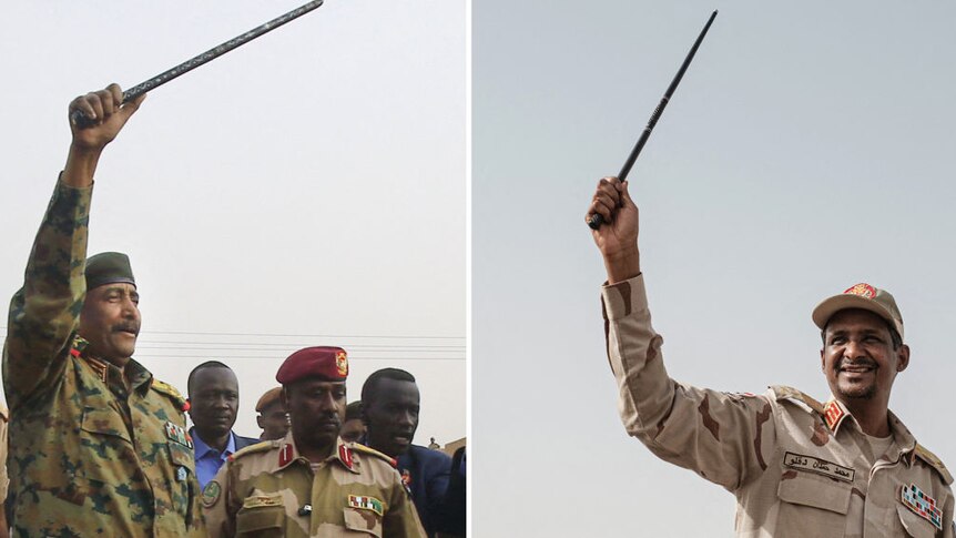 General Abdel Fattah al-Burhan (L) and Sudanese paramilitary commander Mohamed Hamdan Daglo (R)