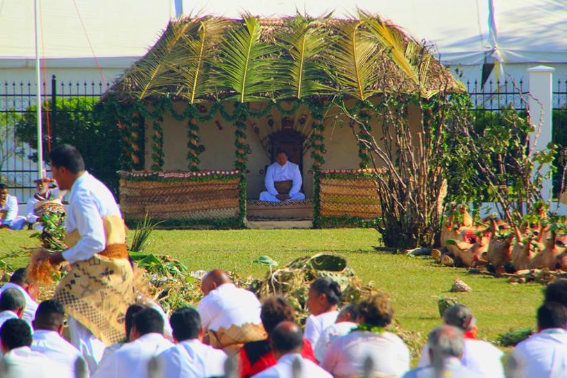 Tongan King Tupou VI receives gifts at coronation