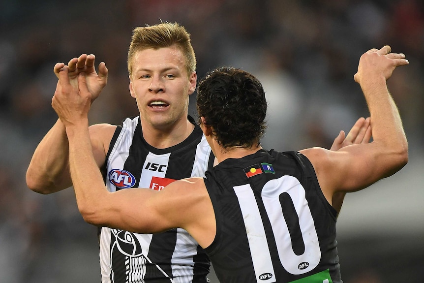 Jordan de Goey congratulated after kicking goal against Fremantle