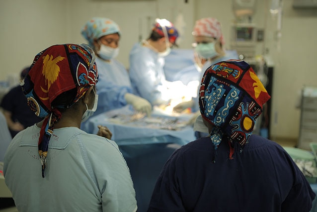 International cardiac staff work with PNG locals