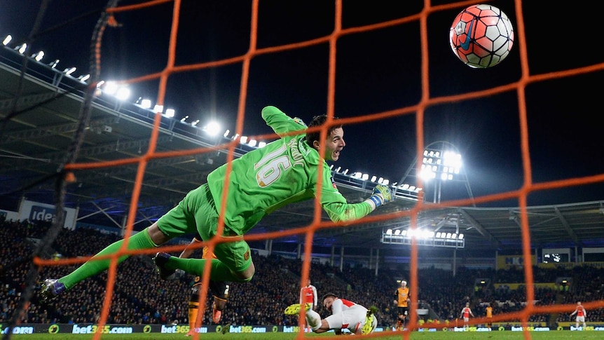 Arsenal's Olivier Giroud scores past Hull's Eldin Jakupovic in FA Cup replay on March 8, 2016.