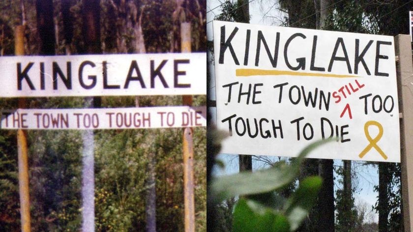 LtoR The sign welcoming visitors to Kinglake, circa 1983, and the new sign, circa February 2, 2010