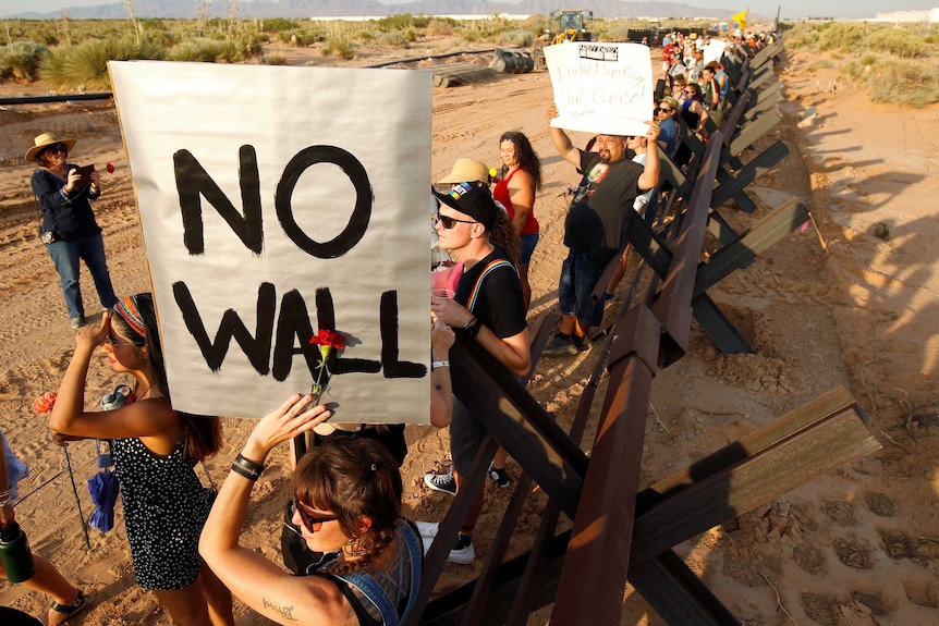 A sign reads No Wall
