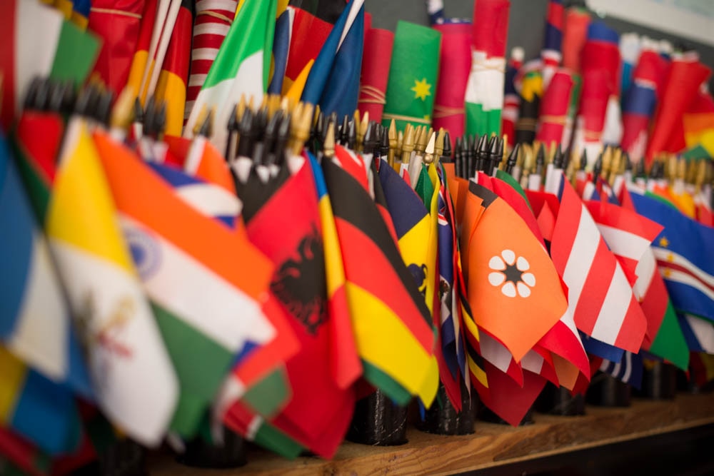 专家指出那些有着支持某些国外政治目标的组织可能需要注册。