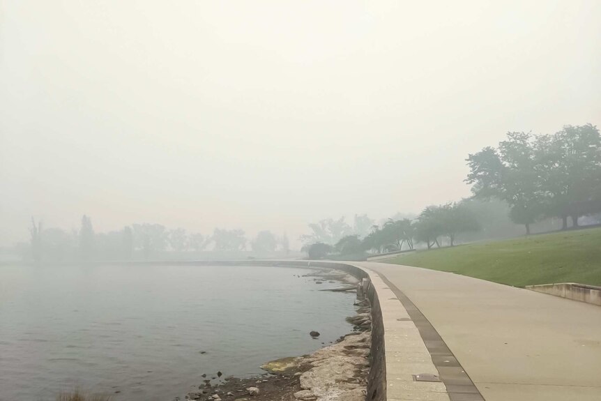Smoke around Lake Burley Griffin