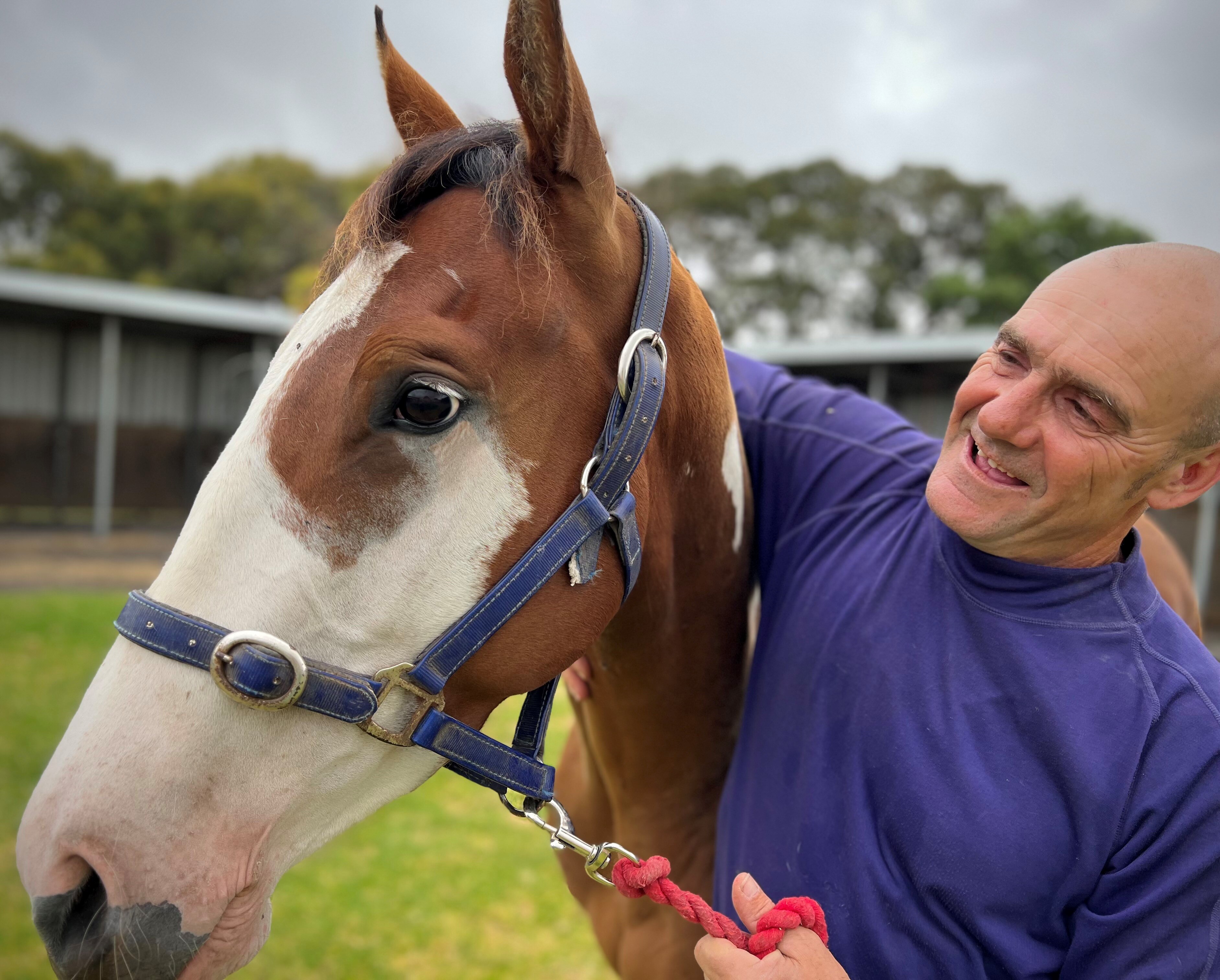 Racehorse Comanche Queen saves SA trackwork rider Danny Smith from life