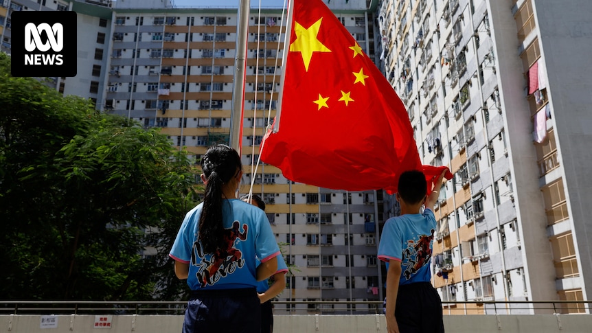 Oficialii din Hong Kong spun că unii studenți cântă imnul național „foarte liniștit”