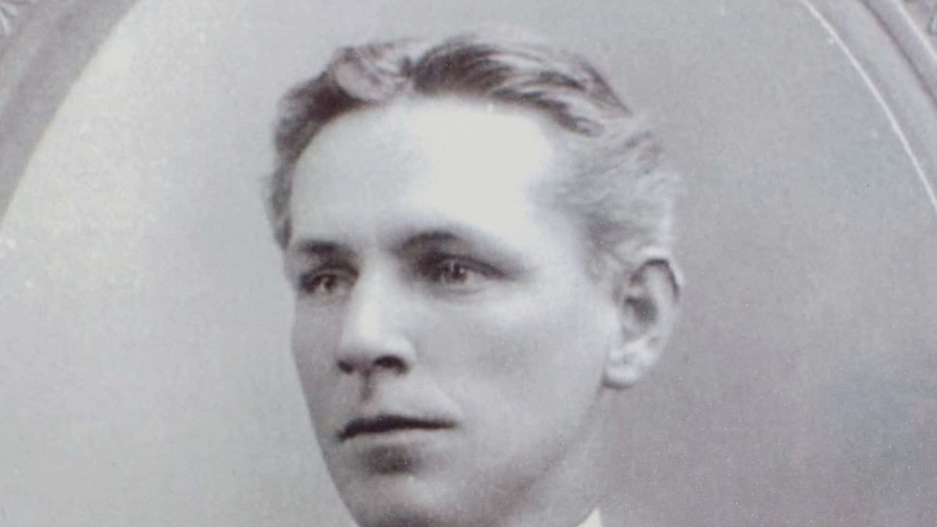 headshot of blonde man from early 1900s