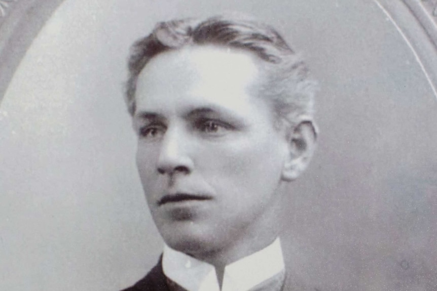 headshot of blonde man from early 1900s