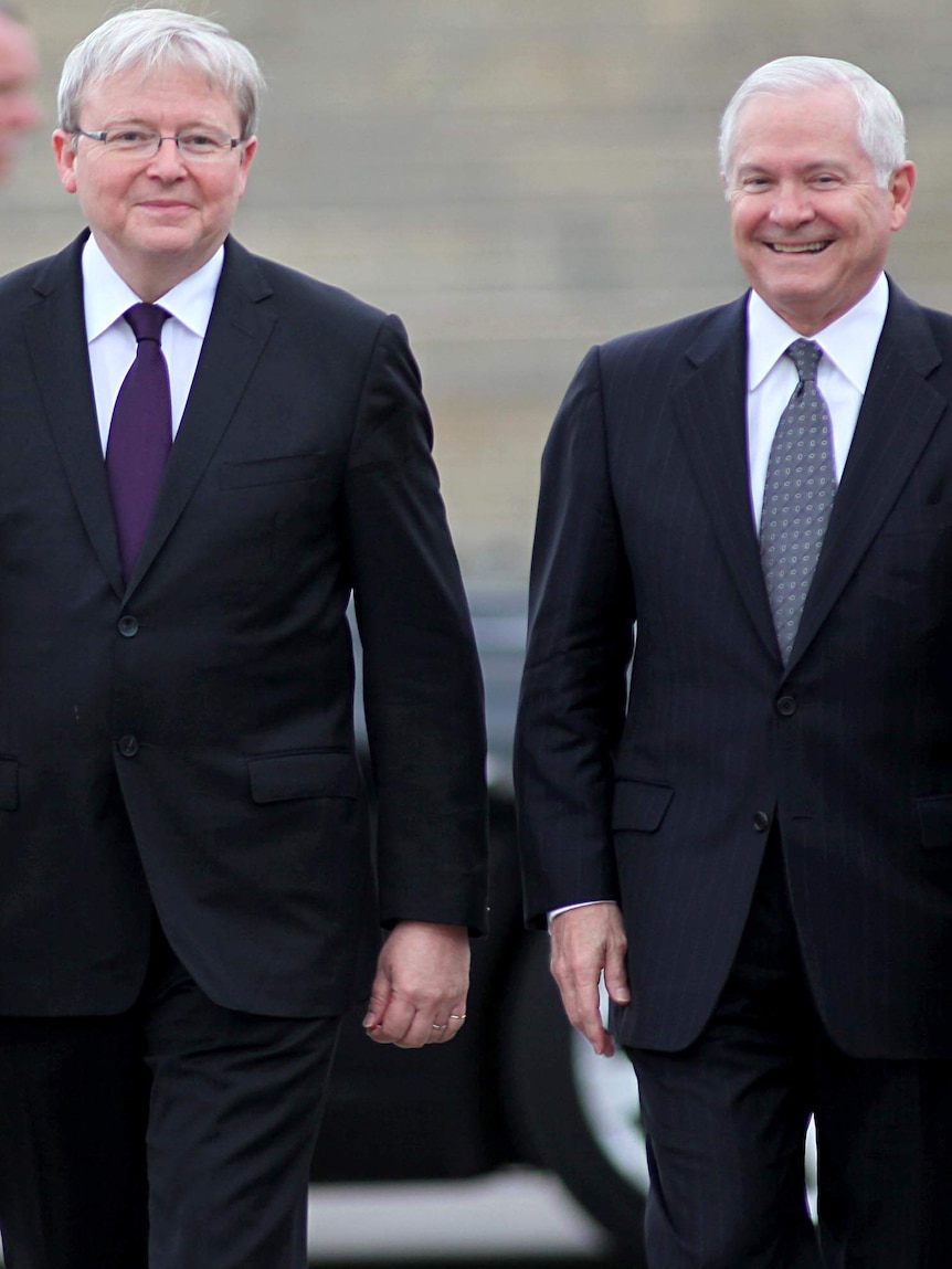 Kevin Rudd and Robert Gates prepare to lay wreathes at the Shrine of Remembrance in Melbourne.
