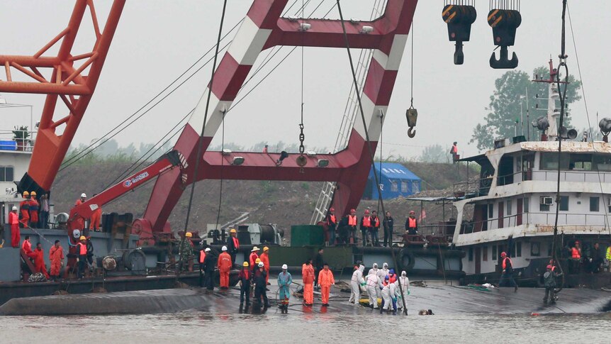 Recovery efforts at scene of China ferry disaster