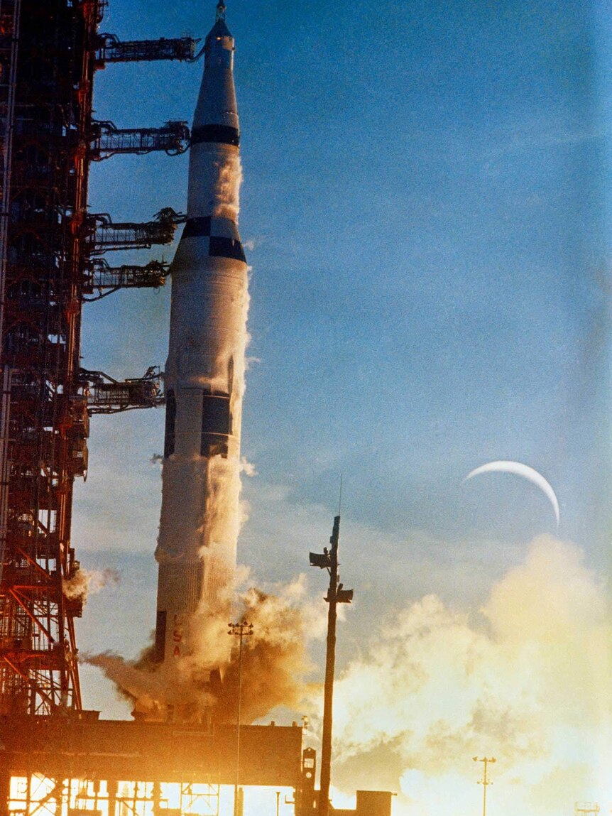 A Saturn V rocket blasts off from its launchpad