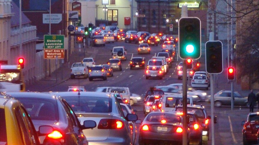 Car lights on Macquarie Street