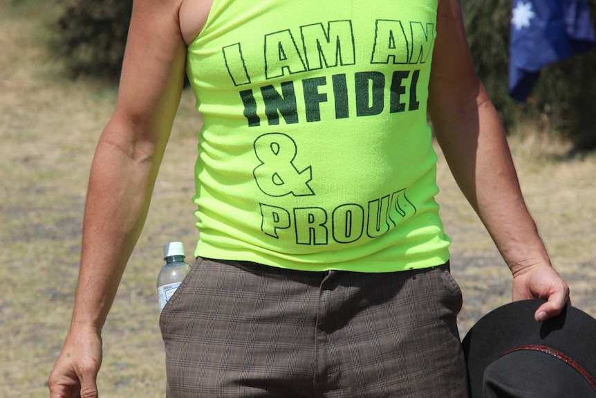 Singlet reading 'I am an infidel and proud'
