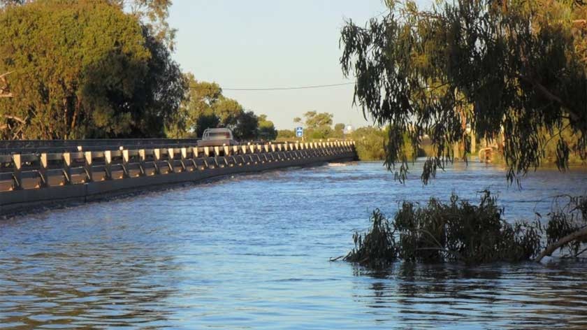Rising floodwaters lap Cunnamulla bridge at 6am (AEST) on February 8. Audience submitted: Toni-lou Pender