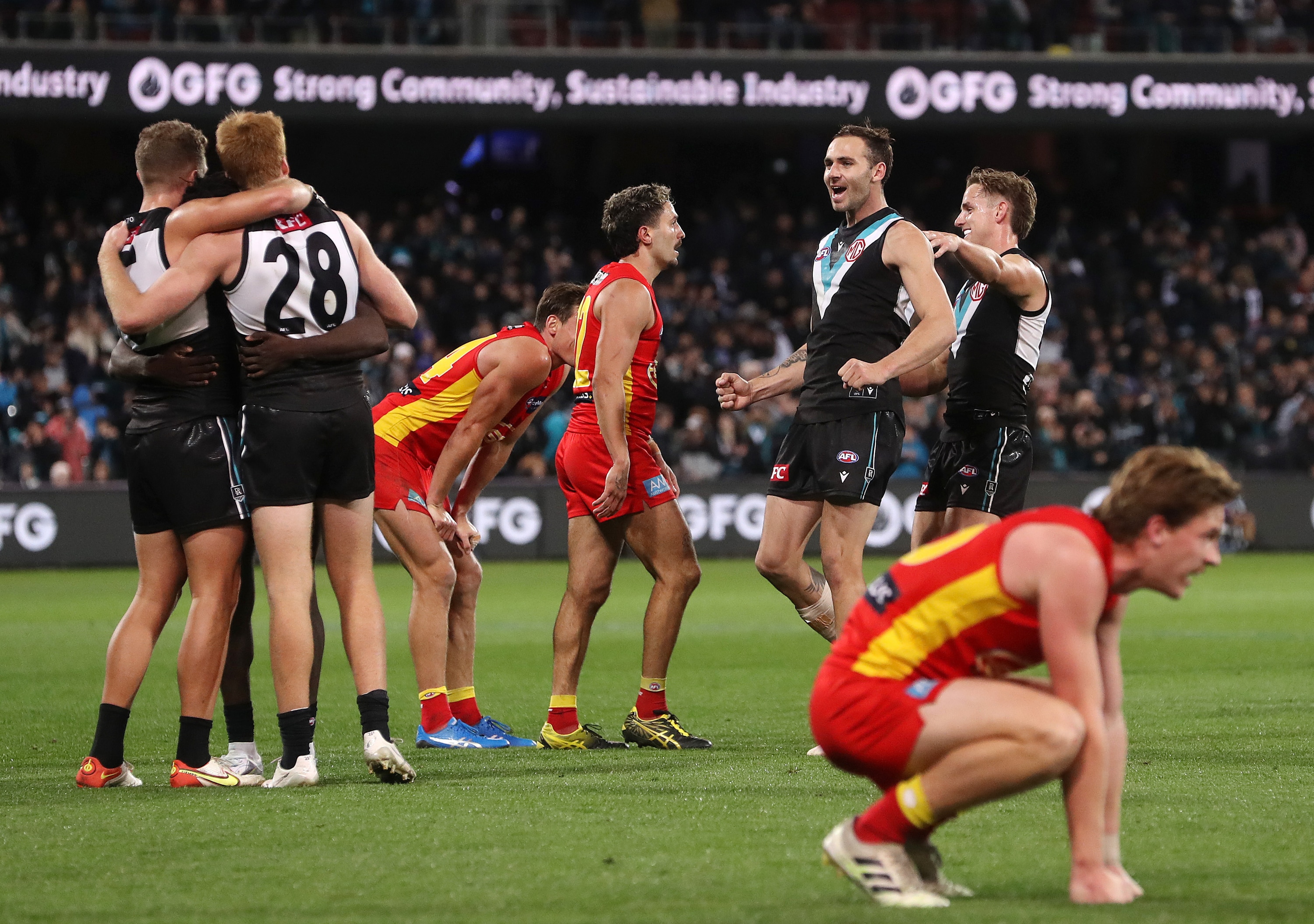 Watch Magpies survive a late scare against Giants to move into top eight – Latest News