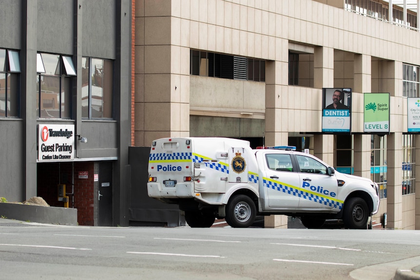 A police car on a street outside the Travelodge Hotel.