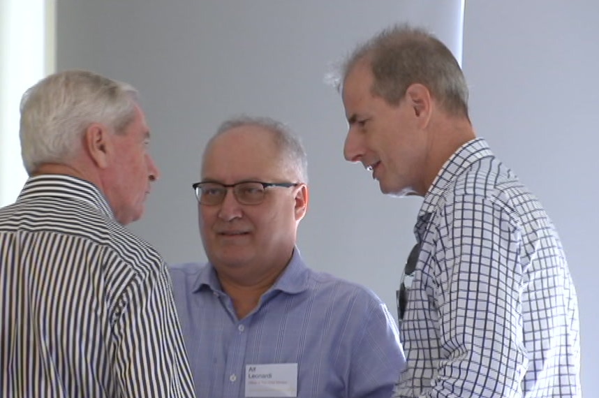 Alf Leonardi chats with former Chief Minister Paul Henderson at a conference.