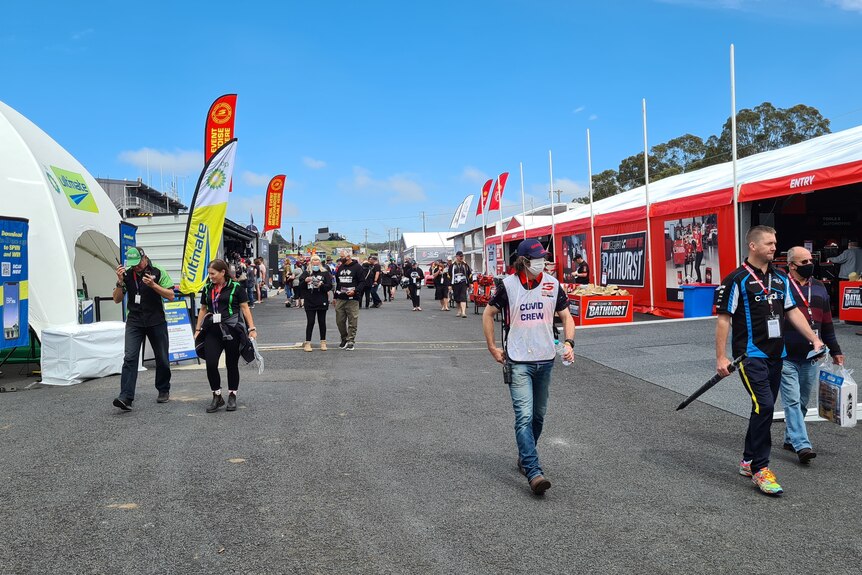 A small crowd attending Bathurst 1000s shops during the mid-week festivities