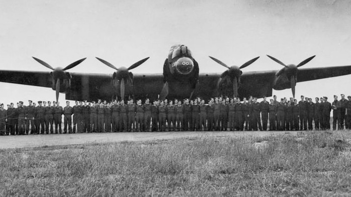 Group portrait of Australian air crew at Binbook, 1944