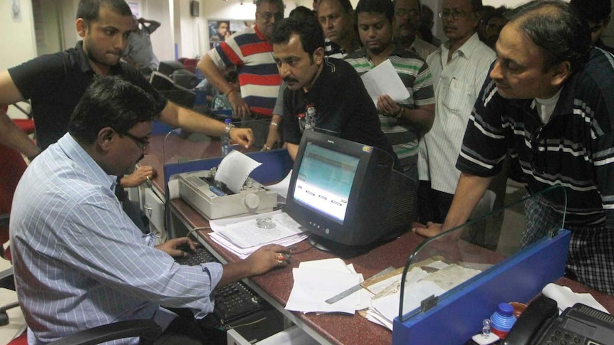 People queue to send telegrams in Kolkata