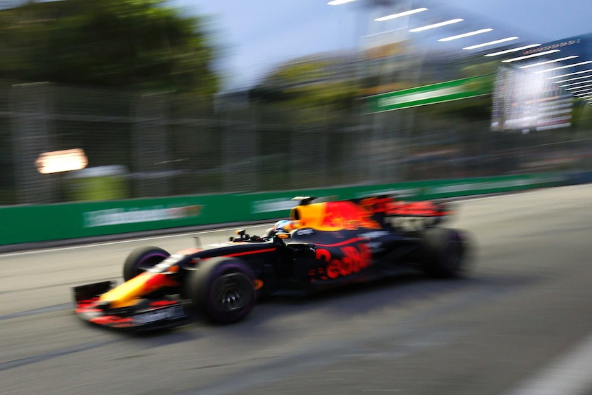 Daniel Ricciardo drives at Singapore GP qualifying