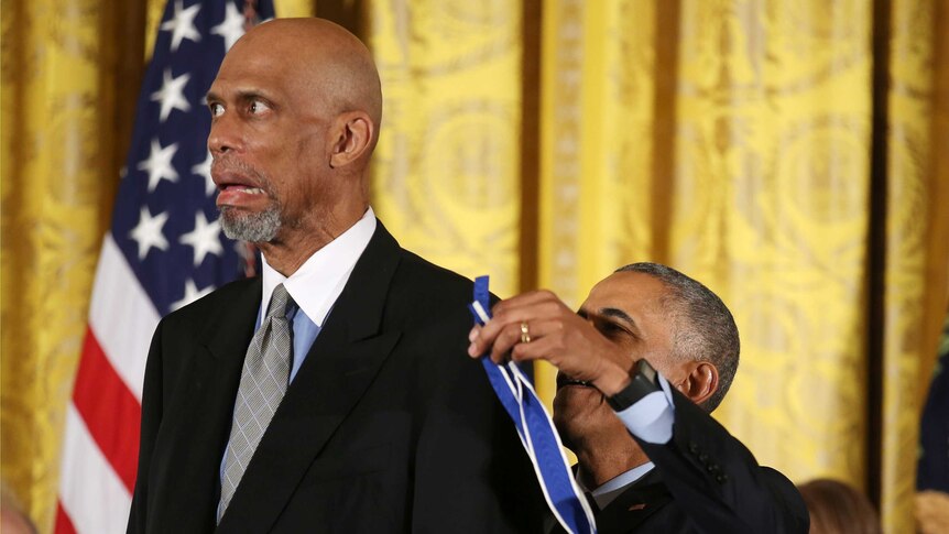 US President Barack Obama awards the Presidential Medal of Freedom to NBA star Kareem Abdul-Jabbar