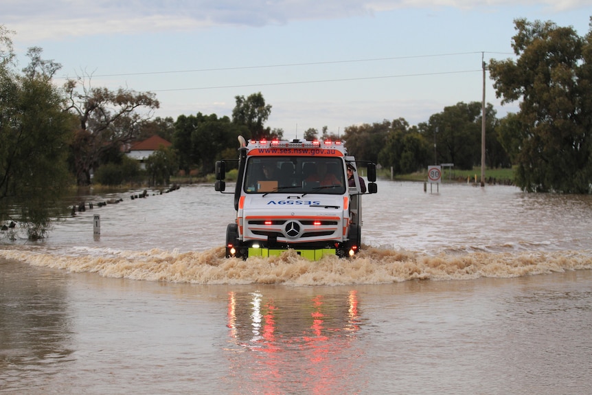 SES vehicle travelling through floodwaters.