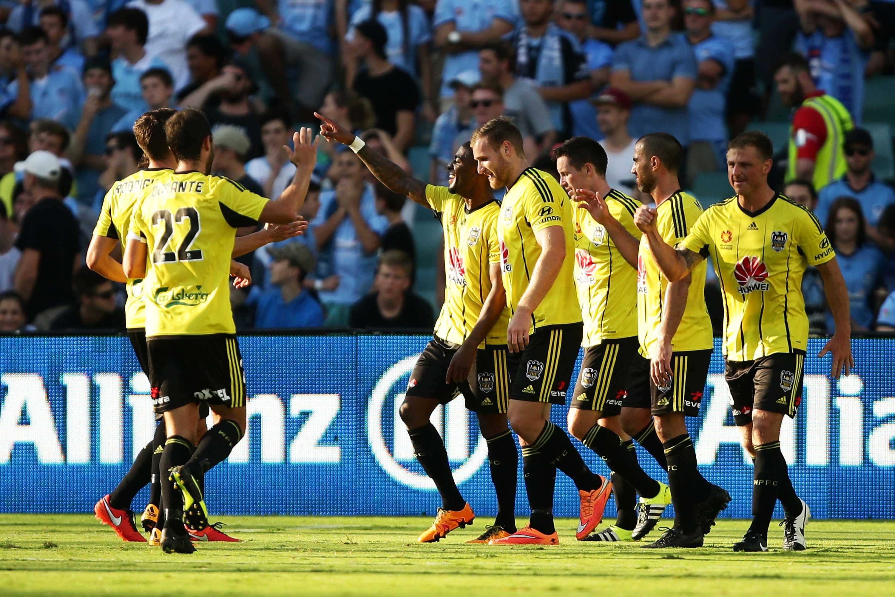 Wellington Phoenix Smash Sydney FC 3-1 In A-League Clash - ABC News