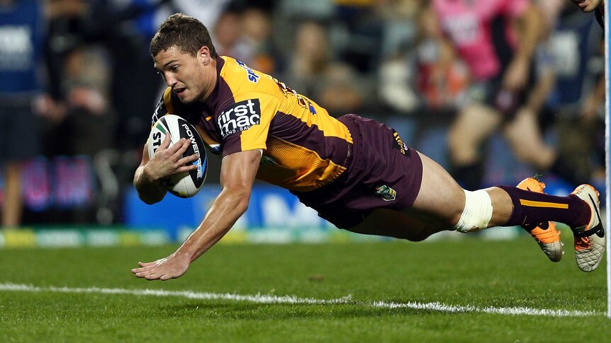 Corey Oates dives over for a try