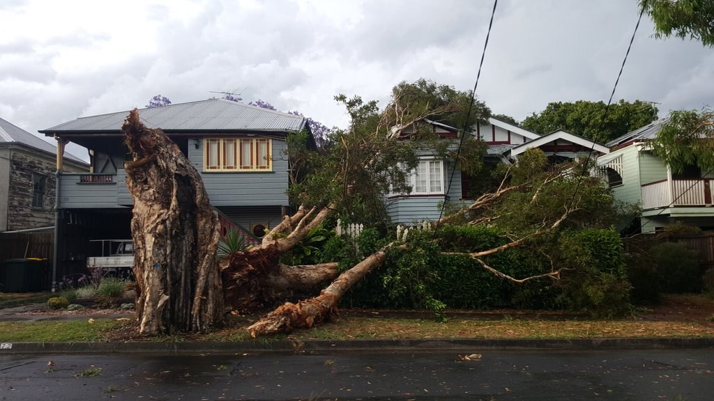 Severe storm hits Brisbane as cells cross south-east Queensland - ABC News